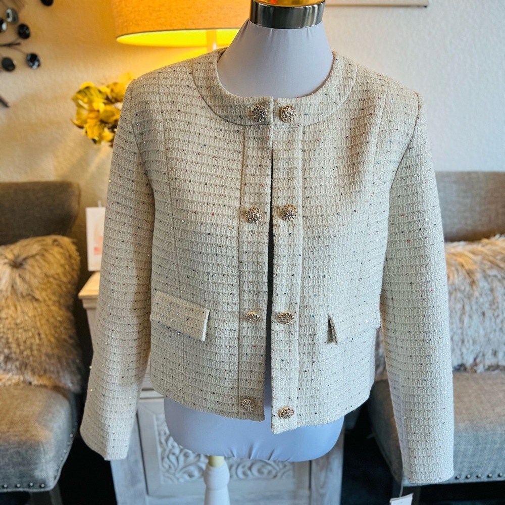 Elegant Cream Tweed Jacket - Picture 8 of 8